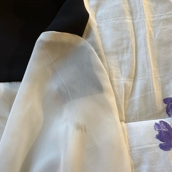 Bisou Bisou Black and White Blouse - Picture 6 of 6